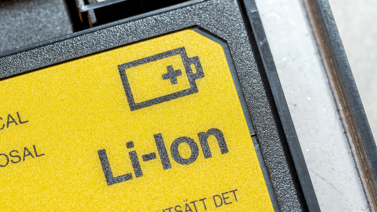 A Comprehensive Look at Lithium-Ion Laptop Batteries: Maintenance and Tips